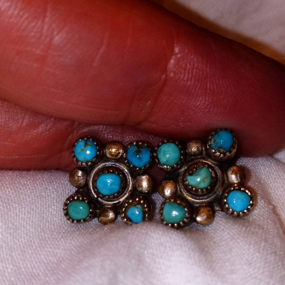Zuni tribe handmade post earring snake eye